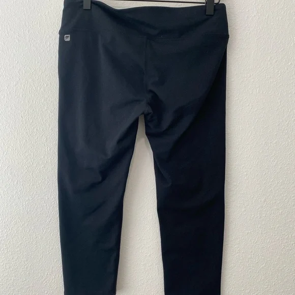 Fabletics Black Capri SZ M - Picture 3 of 6